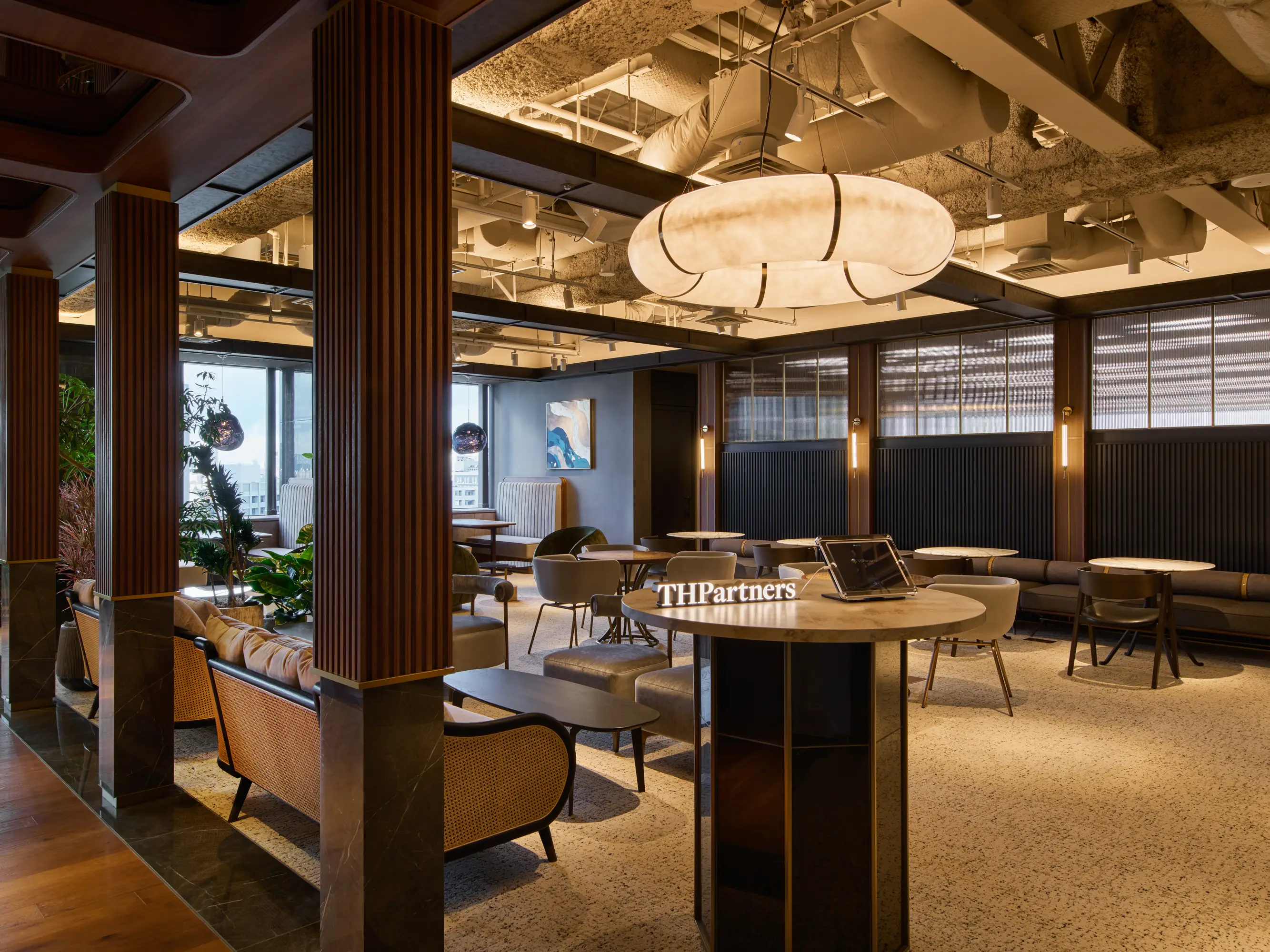 会社入り口から