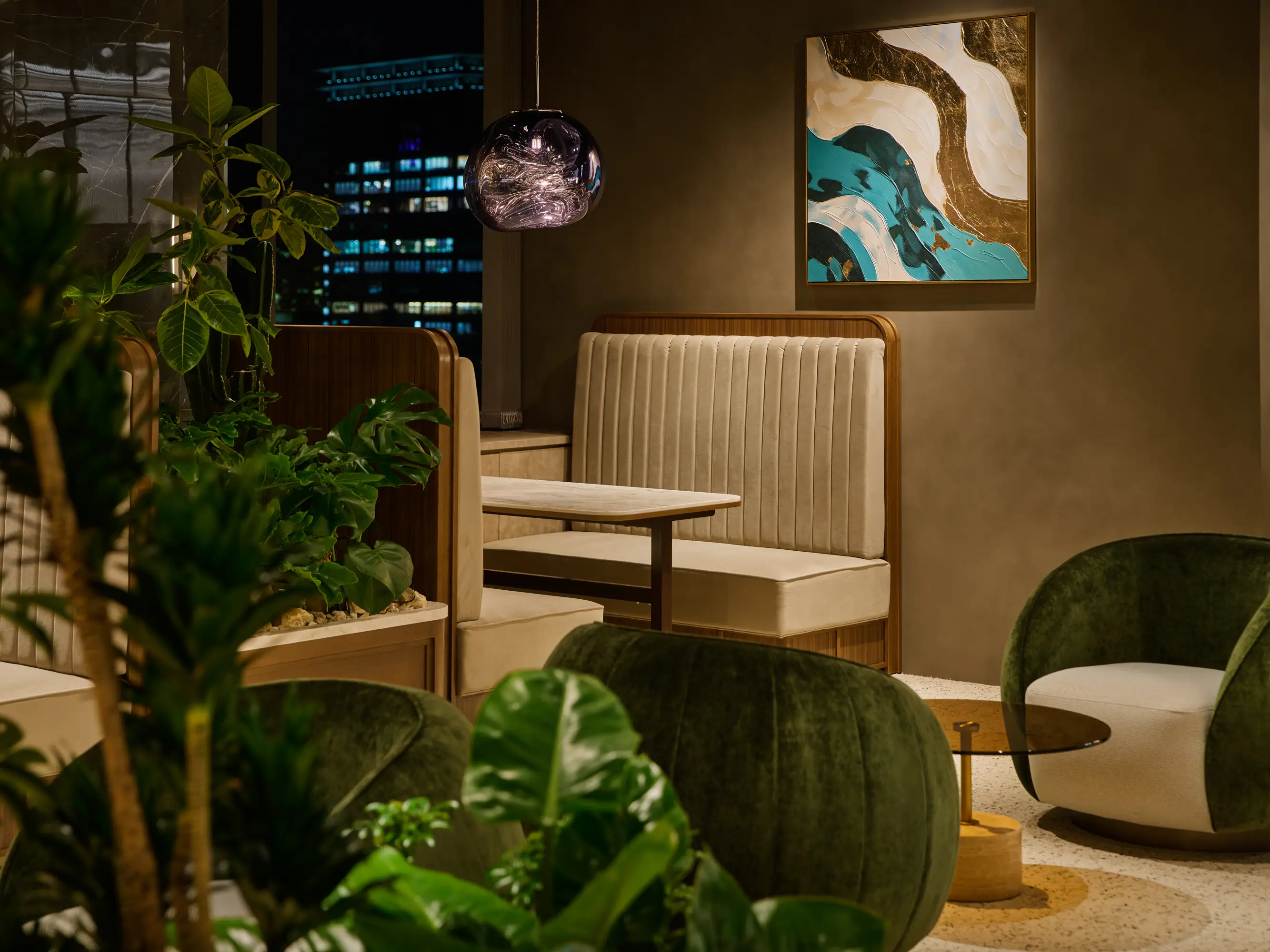 植物から窓際ソファー